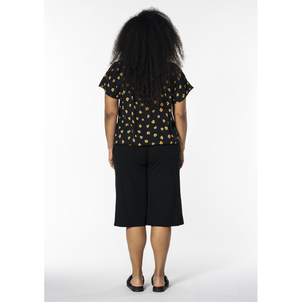 Studio SCamilla Blouse Blouse Black with sunflower