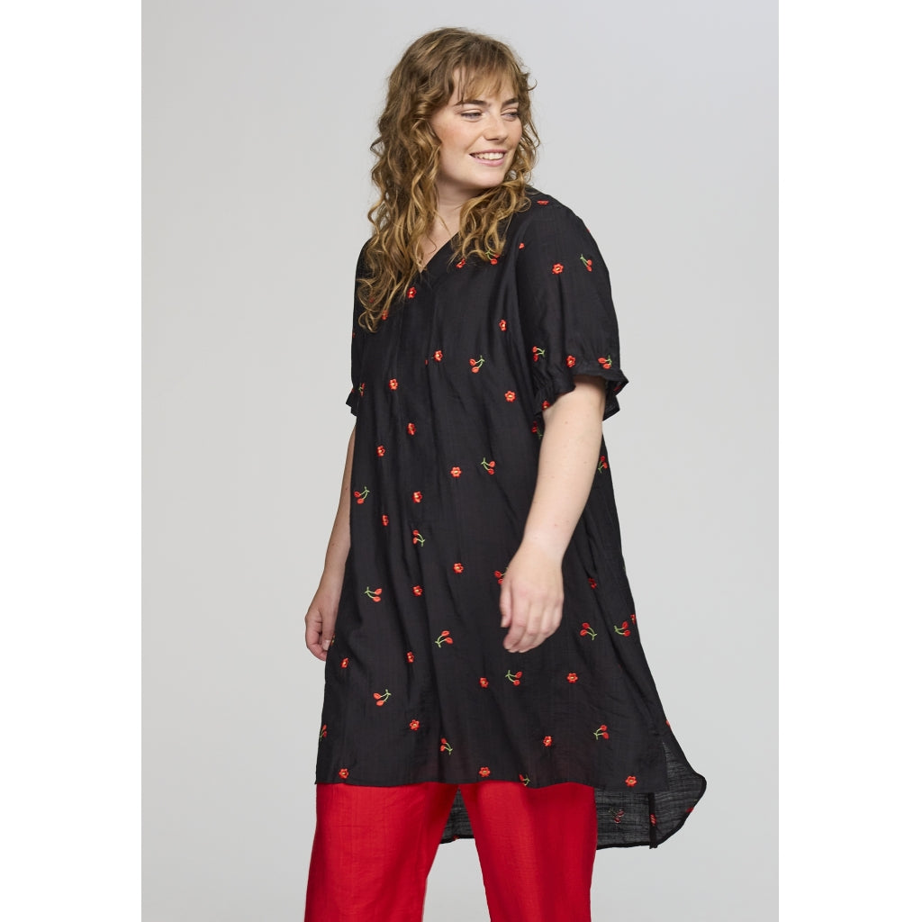 Studio SElma Shirt new sleeve Shirt Black with red berry